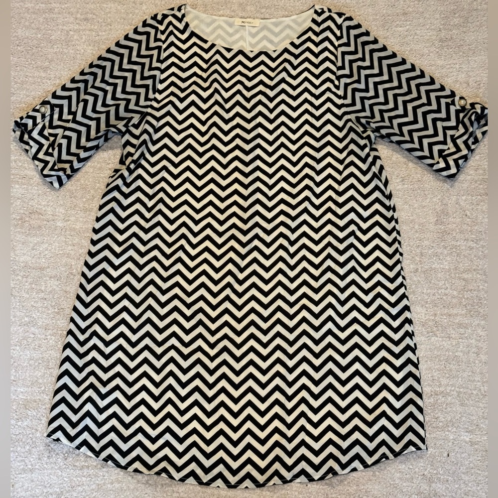 Everly Chevron Mini Dress 3/4 Sleeves Size L Fully Lined